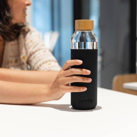 Quokka Flow - Glass rounded bottle with silicone cover 660ml (Black)