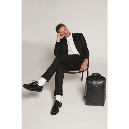 PURO Byday Classic - Sac à dos en cuir écologique avec port USB externe pour ordinateur portable 15,6" / tablette (noir)