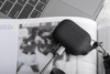 Moshi Pebbo - Pouzdro na AirPods 3 s odnímatelným řemínkem na zápěstí (Shadow Black)