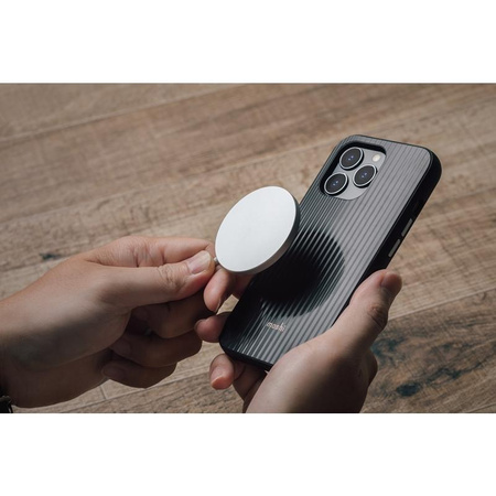 Moshi Arx Slim Hardshell Case - pouzdro MagSafe pro iPhone 13 Pro (Mirage Black)