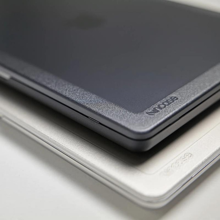 Incase Edge Hardshell tok - MacBook Air 13" M4 (2025) / M3 (2024) / M2 (2022) tok (átlátszó)