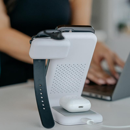 STM ChargeTree Swing - bezdrátová nabíječka 3 v 1 pro iPhone, AirPods a Apple Watch (bílá)