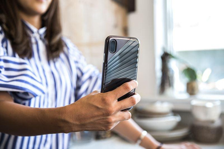 X-Doria Revel Lux - iPhone X tok (Fekete sugarak)