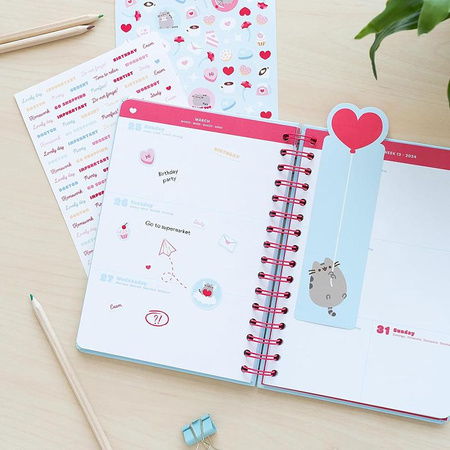 Pusheen - kalendář / týdenní plánovač na rok 2023/2024 z kolekce Purrfect Love (14,8 x 21 cm)