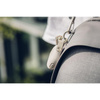 Moshi Pebbo – Etui AirPods z odpinanym paskiem na rękę (Savanna Beige)