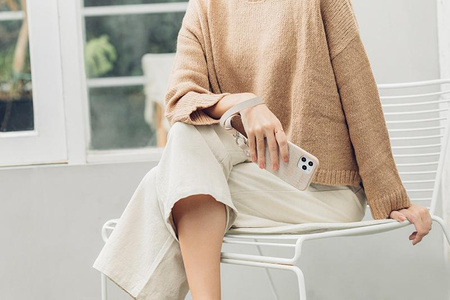 Moshi Altra - tok levehető kulccsal iPhone 12 / iPhone 12 Pro (SnapTo rendszer) (Sahara Beige)