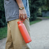 Quokka Solid s páskem - 630 ml termo láhev z nerezové oceli s páskem (oranžová)