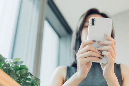 Moshi iGlaze - Pouzdro pro iPhone Xs Max (perleťově bílé)