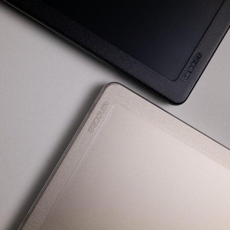 Pouzdro Incase Edge Hardshell - MacBook Air 13" M4 (2025) / M3 (2024) / M2 (2022) (čiré)