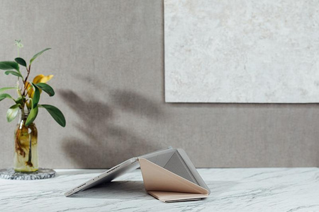 Moshi VersaCover - origami pouzdro pro iPad Pro 11" (2022/2018) (Savanna Beige)
