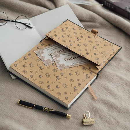 Harry Potter - Hogwarts A5 Notebook with Pen