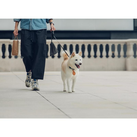 Klíčenka Moshi AirTag - Prémiová klíčenka pro Apple AirTag (karamelově hnědá)