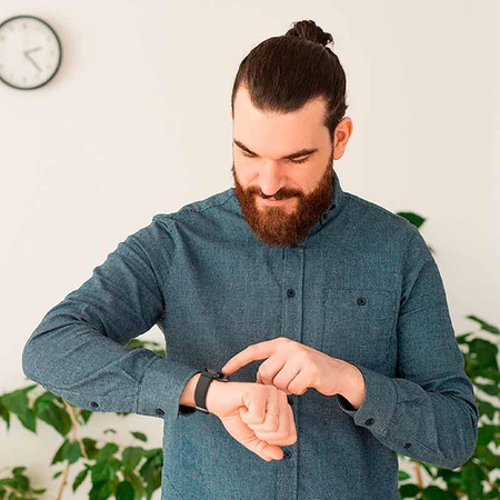 Spigen Fit Lite Band - řemínek pro Samsung Galaxy Watch 4 / 5 / 5 Pro / 6 (černý)