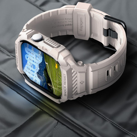Spigen Rugged Armor Pro V2 – Cinturino con custodia per Apple Watch 10/11 46 mm (beige dune)