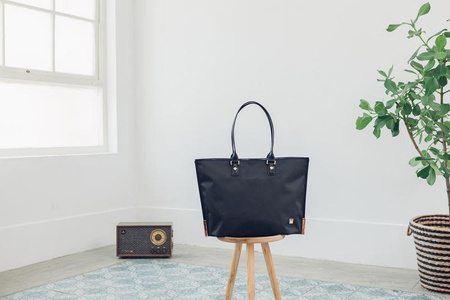 Moshi Aria - Women's bag with 13" laptop sleeve (Slate Black)