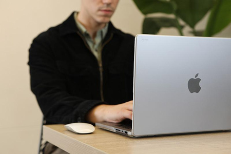 Moshi iGlaze Hardshell Case - MacBook Pro 14" (M4/M3/M2/M1/2024-2021) (Stealth Clear)