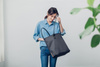Moshi Aria - Damentasche mit 13"-Laptopfach (Slate Black)