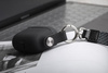 Moshi Pebbo – Etui AirPods 3 z odpinanym paskiem na rękę (Shadow Black)