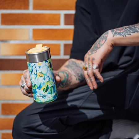 Quokka Boost Coffee Tumbler - Tasse thermique en acier inoxydable avec infuseur 400 ml (Blue Peonies)