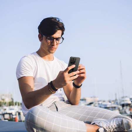 Spigen Optik Pro GLAS.TR EZ Fit Camera Protector 2-Pack - Ochranné sklo na objektiv pro iPhone 16 Pro / 16 Pro Max (2 ks) (Desert Titanium)