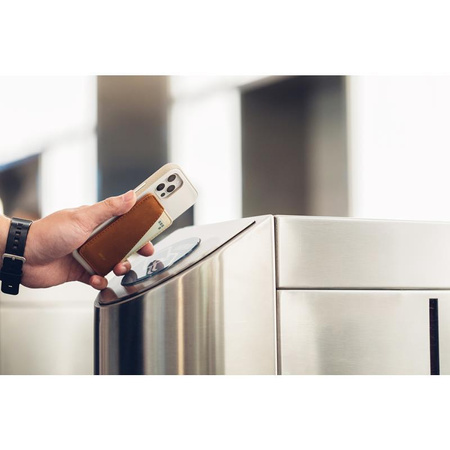 Moshi Slim Wallet - Magnetic Wallet (SnapTo™ System) (Caramel Brown)