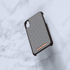 Nordic Elements Saeson Idun - Materiálové pouzdro pro iPhone Xs / X (tmavě hnědý vzor 2)