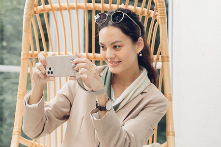 Moshi Altra - Coque avec dragonne détachable iPhone 12 / iPhone 12 Pro (système SnapTo) (Sahara Beige)